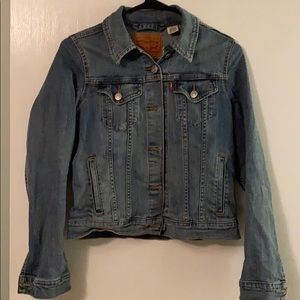 Cute Levi’s denim jacket